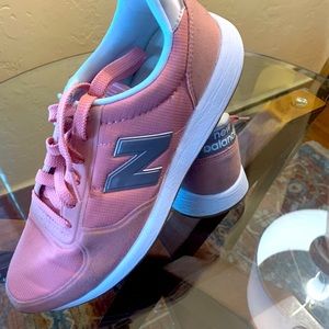 Sz. 8 Women’s New Balance sneakers